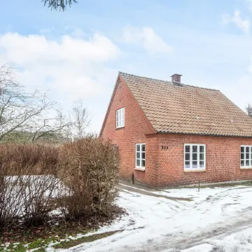 Nature Escape: Forest & Lake Access