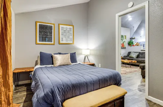 俄羅斯河度假屋！古爾恩維爾林間平房