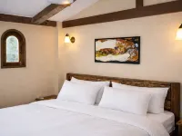 eterna Hotels near Mae Haad Beach