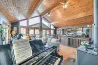Beautiful & Unique Farmhouse 15 Mi to Saratoga - 3-Star