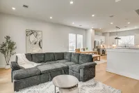 Sleek & Spacious! Prime Houston Home Near NRG