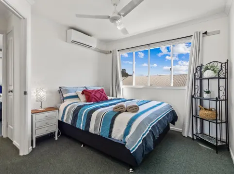 Spacious Esplanade Apartment with Rooftop Access
