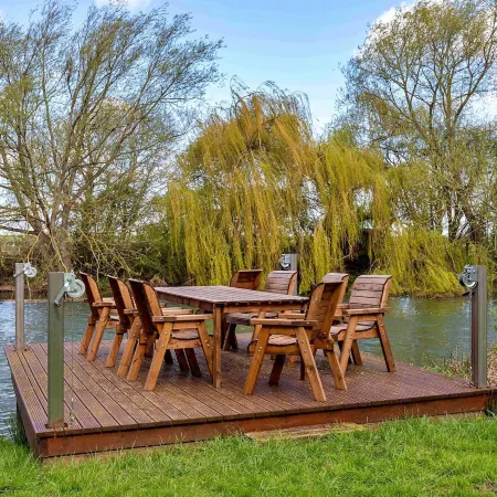 Riverview Holiday Home in Stamford, No Deposit