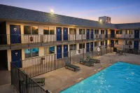 Motel 6 Blythe, CA - piscina