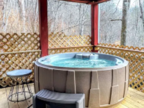 Secluded Mountain Hideaway by the New River l Hot Tub + Game Room l Pet-Friendly