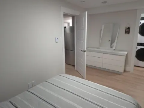 Quiet Haven - One-Bedroom Suite Hotel di 