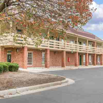 Quality Inn Hotel Exterior