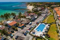 Stylish Apartment Near Beach & Dining With Pool, hot Tub, Tennis, & Large Patio