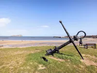 Detached House with Sea Views & Parking Hotels in North Berwick
