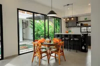 D'Kenyeri Villa by Aayan