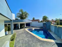Luxury Beachfront House - Pools