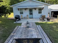 River Home& 15 acres with your own beach next to Hodgson Mill. Hotels in Ozark County