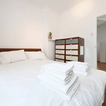 Full house 2 bedrooms, 2 bathrooms, near tube st Отели в г. Харинги