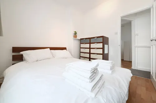 Full house 2 bedrooms, 2 bathrooms, near tube st - 3-Star