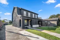 Modern 2BR Home With King Beds Near Downtown