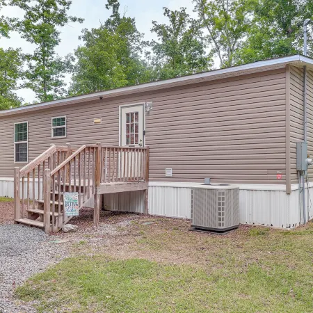 Private Dock: Fall Fishing Retreat on Neely Henry