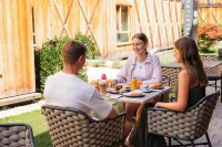 Tirol Lodge - breakfast