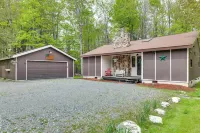 Peaceful Wooded Retreat at Lake Wallenpaupack! - Swimmingpools