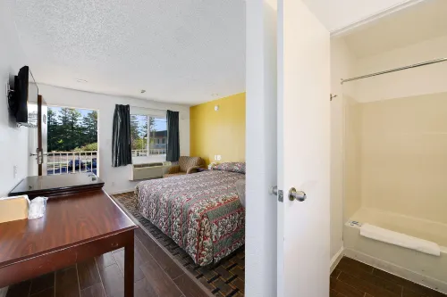 Budget Inn by 101 Bus from Downtown