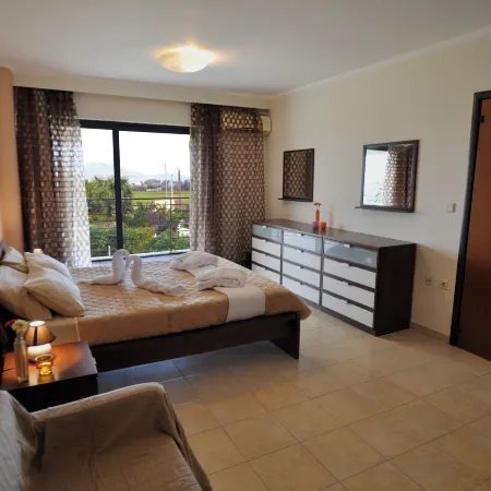 Xenos Villa 2 with 5 Bedrooms Private Swimming Pool, Near the Sea