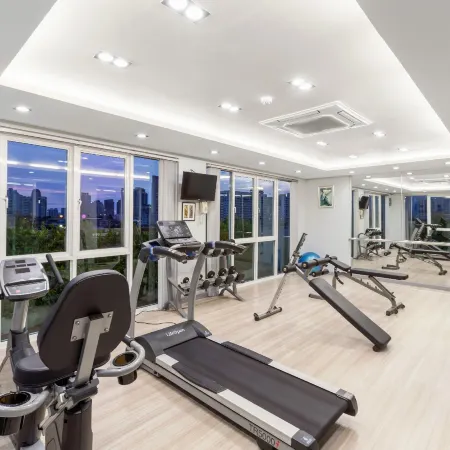 United Residence Ekamai Bangkok Отели рядом с достопримечательностью «Торговый центр DONKI Thonglor»