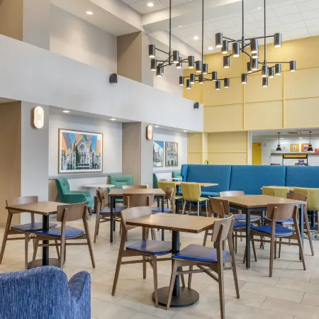 Hampton Inn & Suites Cincinnati/Uptown-University Area