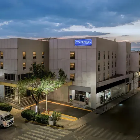 City Express by Marriott Ciudad de México la Villa Отели рядом с достопримечательностью «Стадион «Вильфридо Массье»»