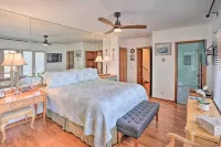 Quiet Avalon Getaway Villa w/ Ocean View & Balcony - Balkoner