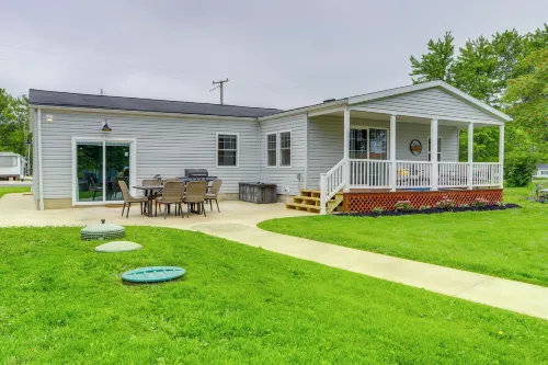 Boat Dock & Grill! Canal-Front Port Clinton Escape - Homestays