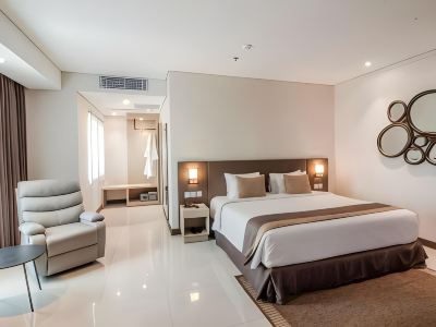 Solo Paragon Hotel & Residence