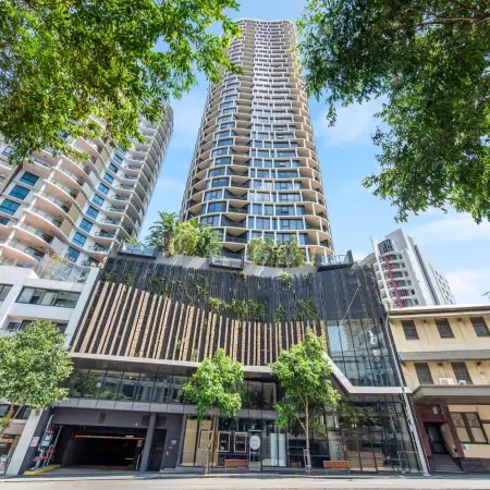 Top Floor! 2Bed/2Bath/1Car/Pool ~ VIEWS ~ CBD