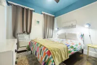 Updated 3Br /1B Victorian Hous Close to NYC• Parking Avail• Pets Welcome - Balcony