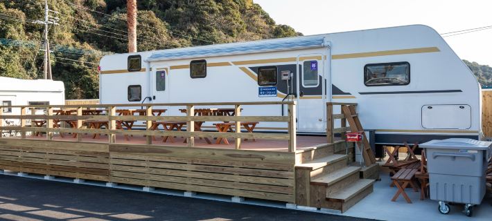 The Trailerhouse Village Yobuko Seaside โรงแรมในคะรัตสึ