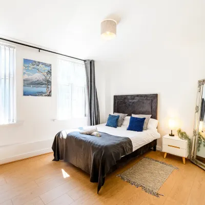 Birmingham,Quinton Sleeps 7, High St 3min, A-Roads Hotels near Frankley Services M5