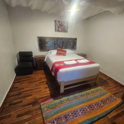 MUD HOUSE HOSTEL Hotels near San Pedro Train Station