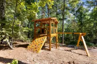 Broken Bow Luxury Cabin Hot Tub Playset Games - Bintang 4