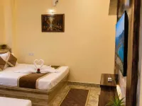 Hotel The Raveera Inn Các khách sạn gần Công viên Sarnath