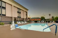 Hampton Inn Lebanon - Pools