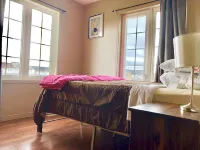 Quiet Room Around York University Subway - Pensions