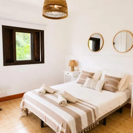 Tacoronte House: Garden, BBQ, Games Room, Parking