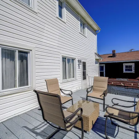 Couple's Welcome! Cozy Beckley Escape w/ Deck