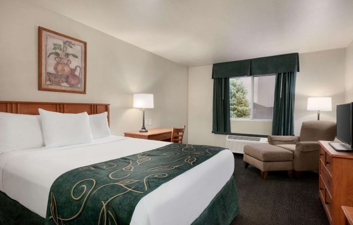Travelodge by Wyndham Clinton Valley West Court