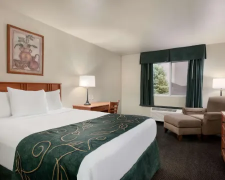 Travelodge by Wyndham Clinton Valley West Court Hotels in Clinton