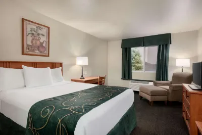 Travelodge by Wyndham Clinton Valley West Court Hotels in Clinton