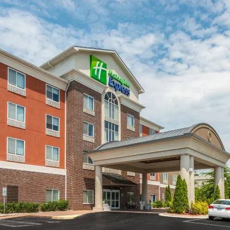 Holiday Inn Express & Suites Statesville by IHG
