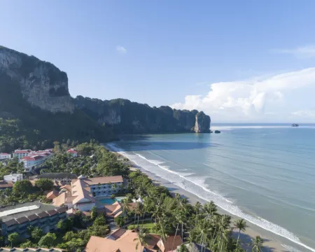 Avani Ao Nang Cliff Krabi Resort Hotels in Krabi