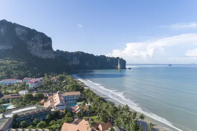 Avani Ao Nang Cliff Krabi Resort Отели в г. Краби