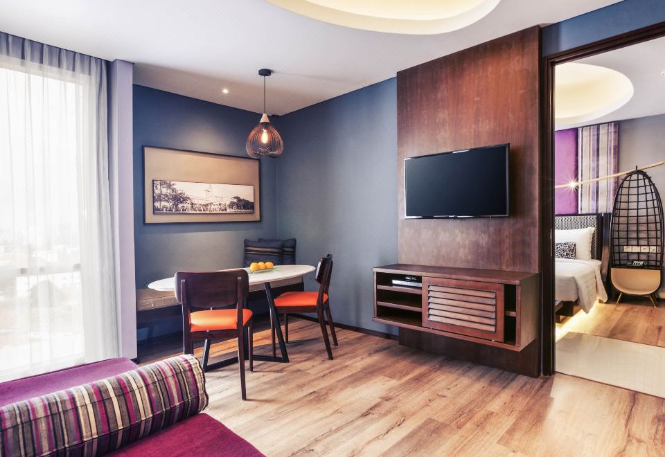 4. 머큐어 수라바야..