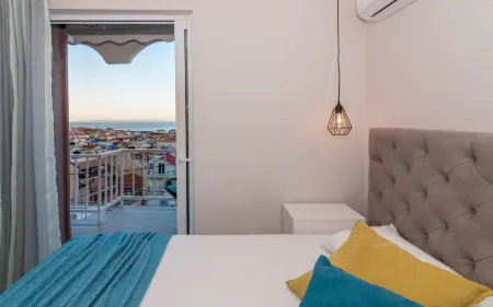 'Eolia Apartment' - Sea & City View Central Apt Отели рядом с достопримечательностью «Остров Черепашки»