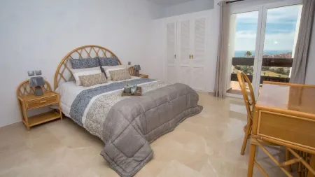 Modern 2 Bed ,2 Bathroom Refurbished Apartment , Outstanding Sea and Golf Views